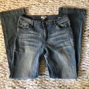 Cato jeans size 10
Length: 31.5in
Waist: 29in 
Hips: 39in